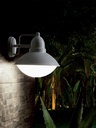 Struttura in alluminio pressofuso con connettore, portalampada in porcellana E27, adatta per lampade a risparmio energetico, altezza max lampada 160 mm, alimentazione 230V, protezione IP44, potenza massima lampade 60W bianco