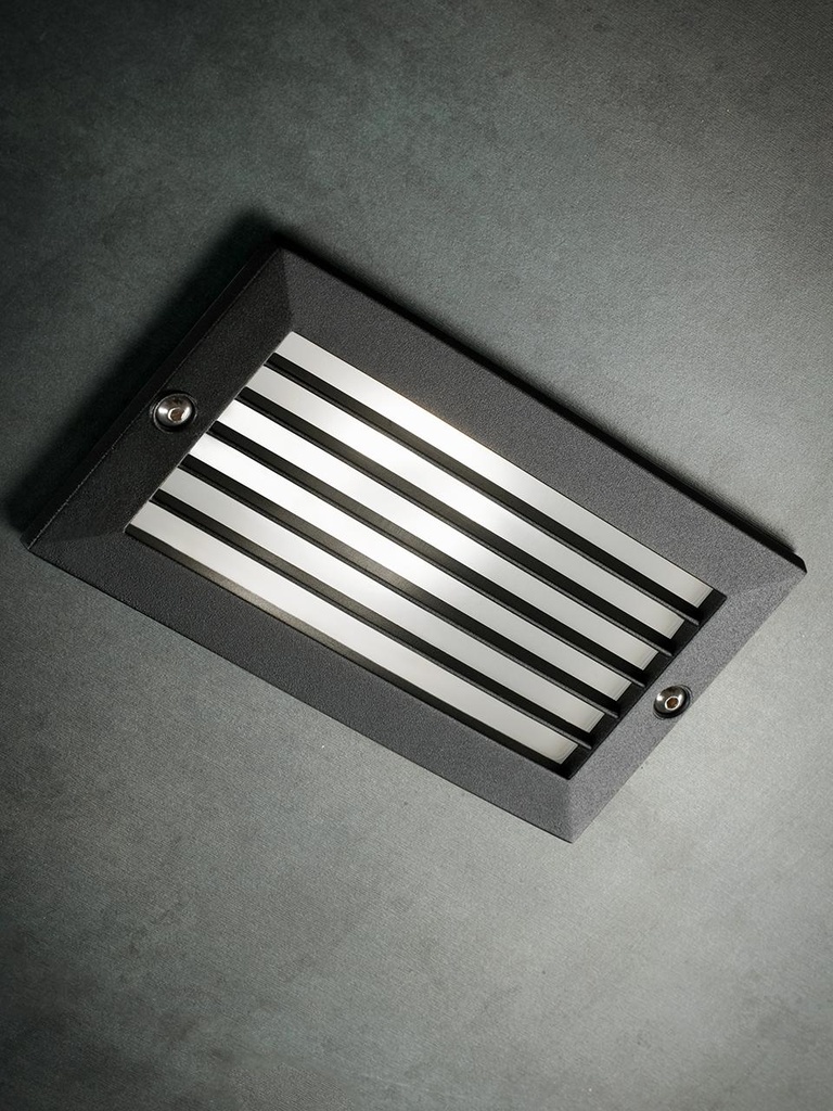 Lampada da incasso in alluminio pressofuso con diffusore in vetro satinato nero - Samnite