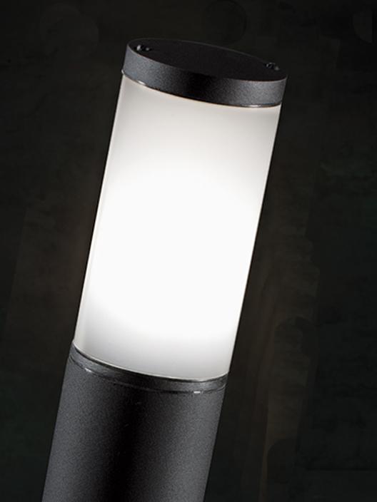 Palo in Alluminio Pressofuso con Diffusore Opalino - Altezza 180mm, Diametro 60mm, IP43 nero - Samnite