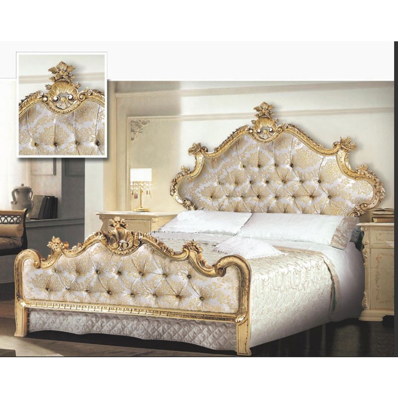 Letto  matrimoniale con  testiera e pediera barocco in tessuto damascato 172x212xh.165 cm