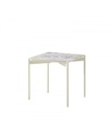 Tavolino elegante in ceramica e metallo, 55 x 55 x 35h, con top in marmo calacatta e base bianca