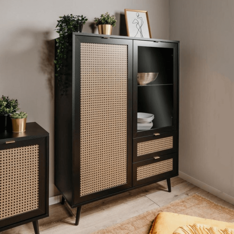 Vetrina nera con frontali effetto vimini, 2 ante e 2 cassetti, 101.4x40x139 cm