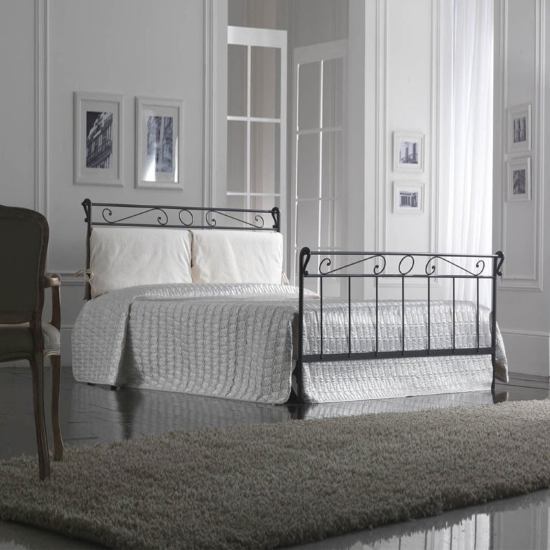 Letto in ferro una piazza e mezza con pediera nero Leonardo 130x218xh118 cm